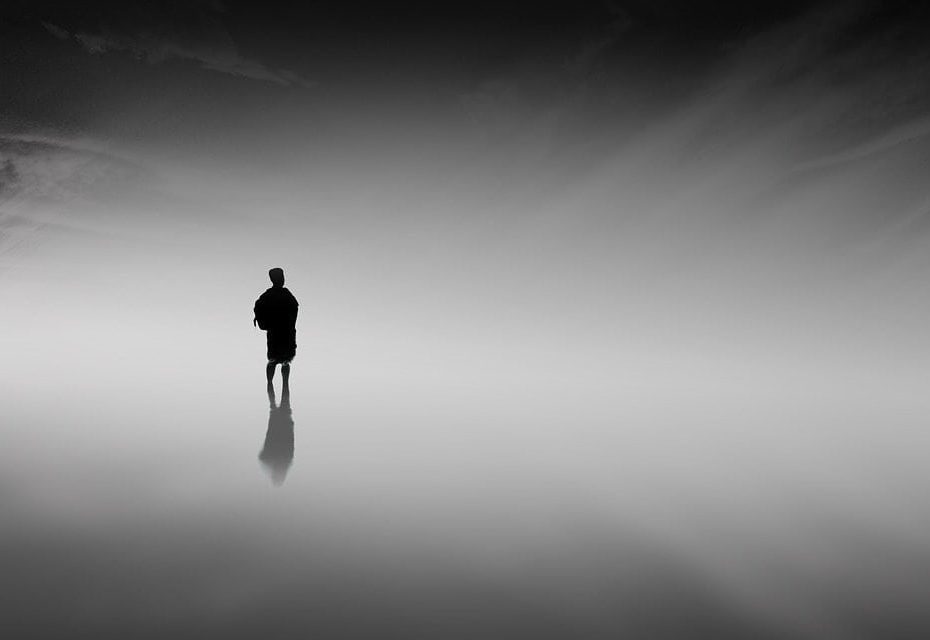 Daytime long exposure photography: how to shoot a minimalist black and white landscape