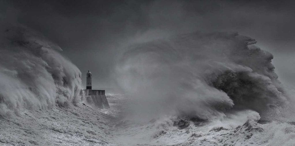 How to photograph crashing waves - Photo © Edyta Rice